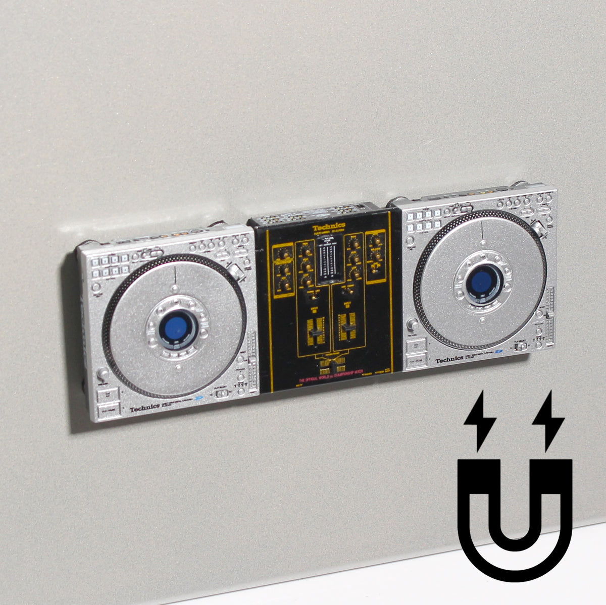 TECHNICS TURNTABLE MAGNET AND MINIATURE SET