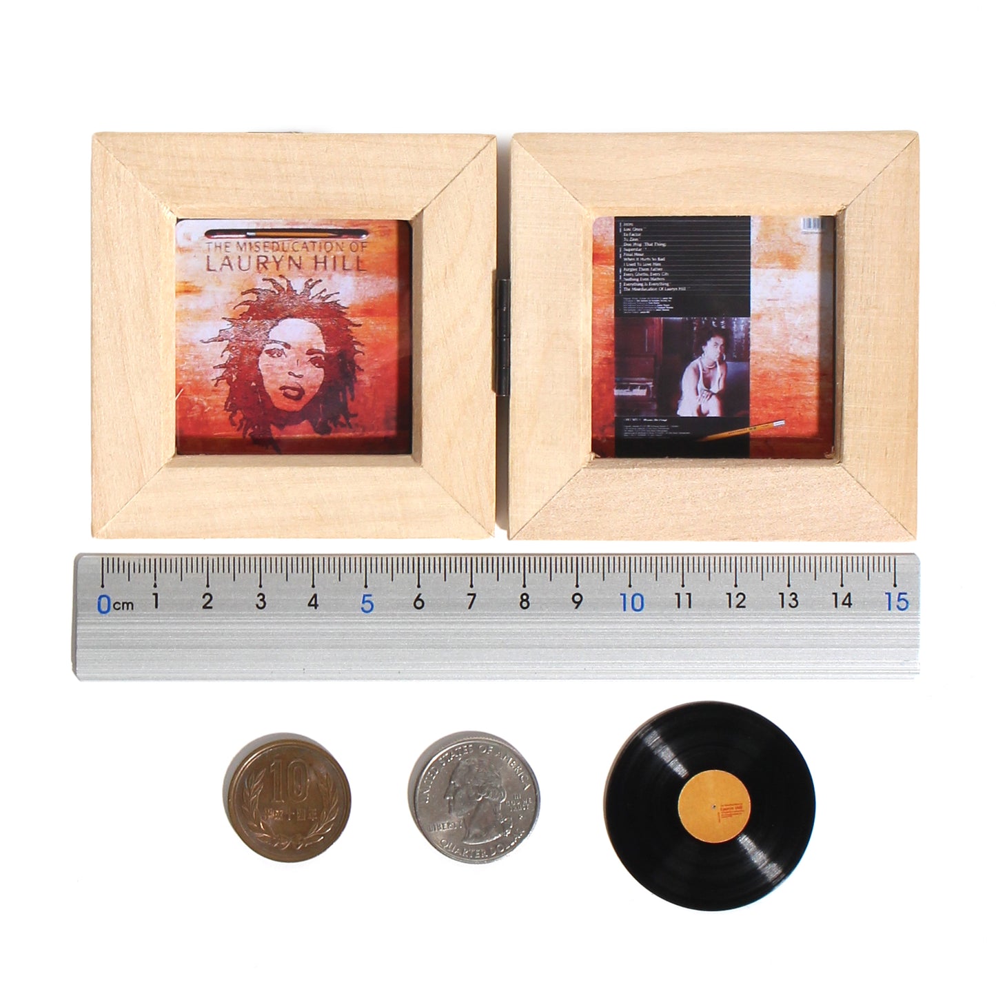 Make your original mini-vinyl photo stand &amp; wall art